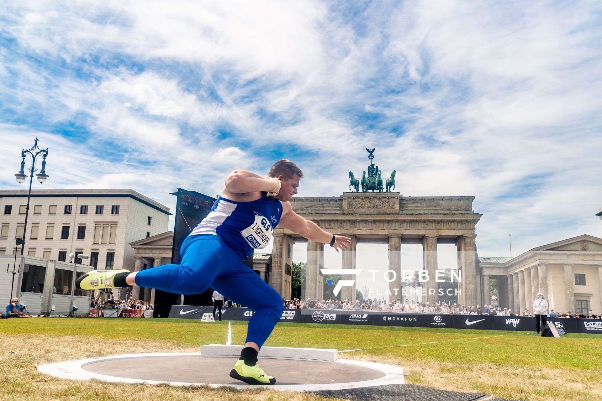 Timo Northoff (TV Wattenscheid 01) beim Kugelstossen waehrend der deutschen Leichtathletik-Meisterschaften auf dem Pariser Platz am 24.06.2022 in Berlin